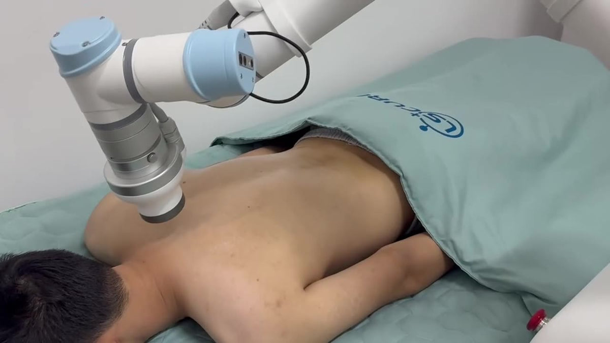 Jedno robotyczne ramię prowadzi głowicę podciśnieniową
