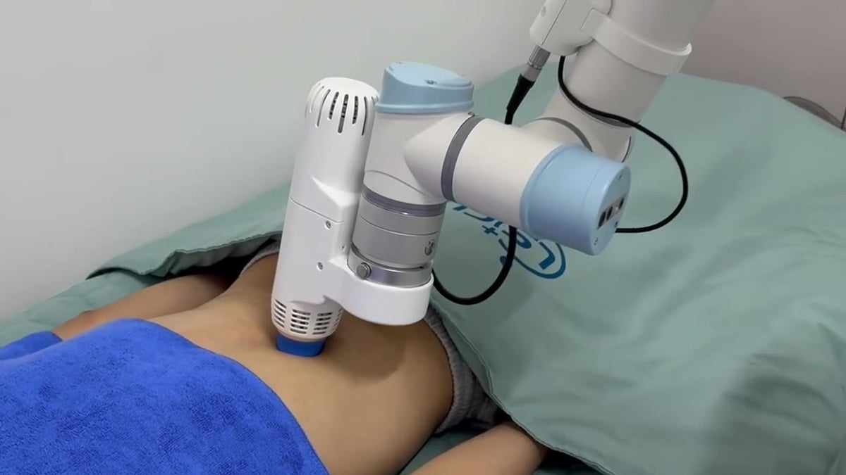 Sesja z robotycznym ramieniem – głowica falowa, termiczna i podciśnieniowa